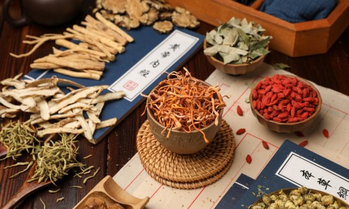 中药八角乌-八角乌鸡的功效与作用网 - 八角乌鸡的功效与作用禁忌,八角乌能治什么病